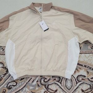 Nike Men's Tan and White Windbreaker